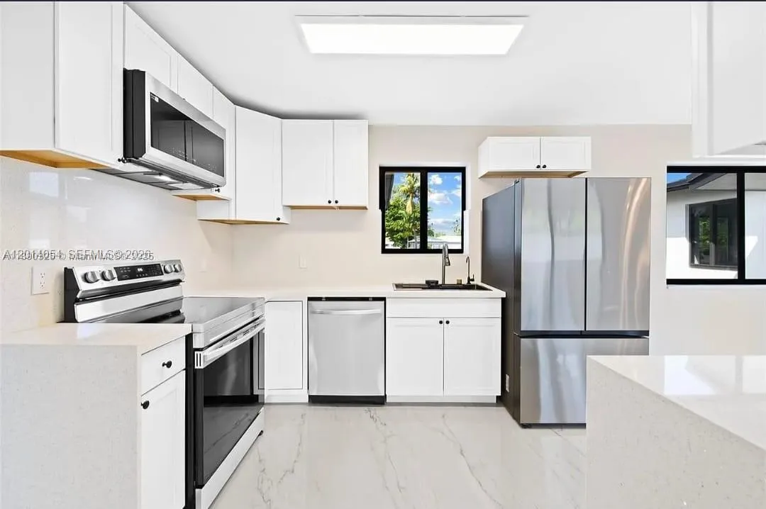 721 SW 5th Ct, Hallandale Beach FL 33009