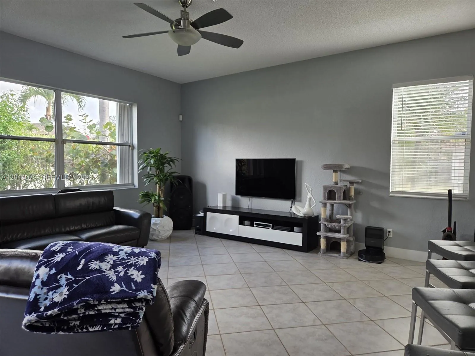 1101 NW 180th Ave, Pembroke Pines FL 33029