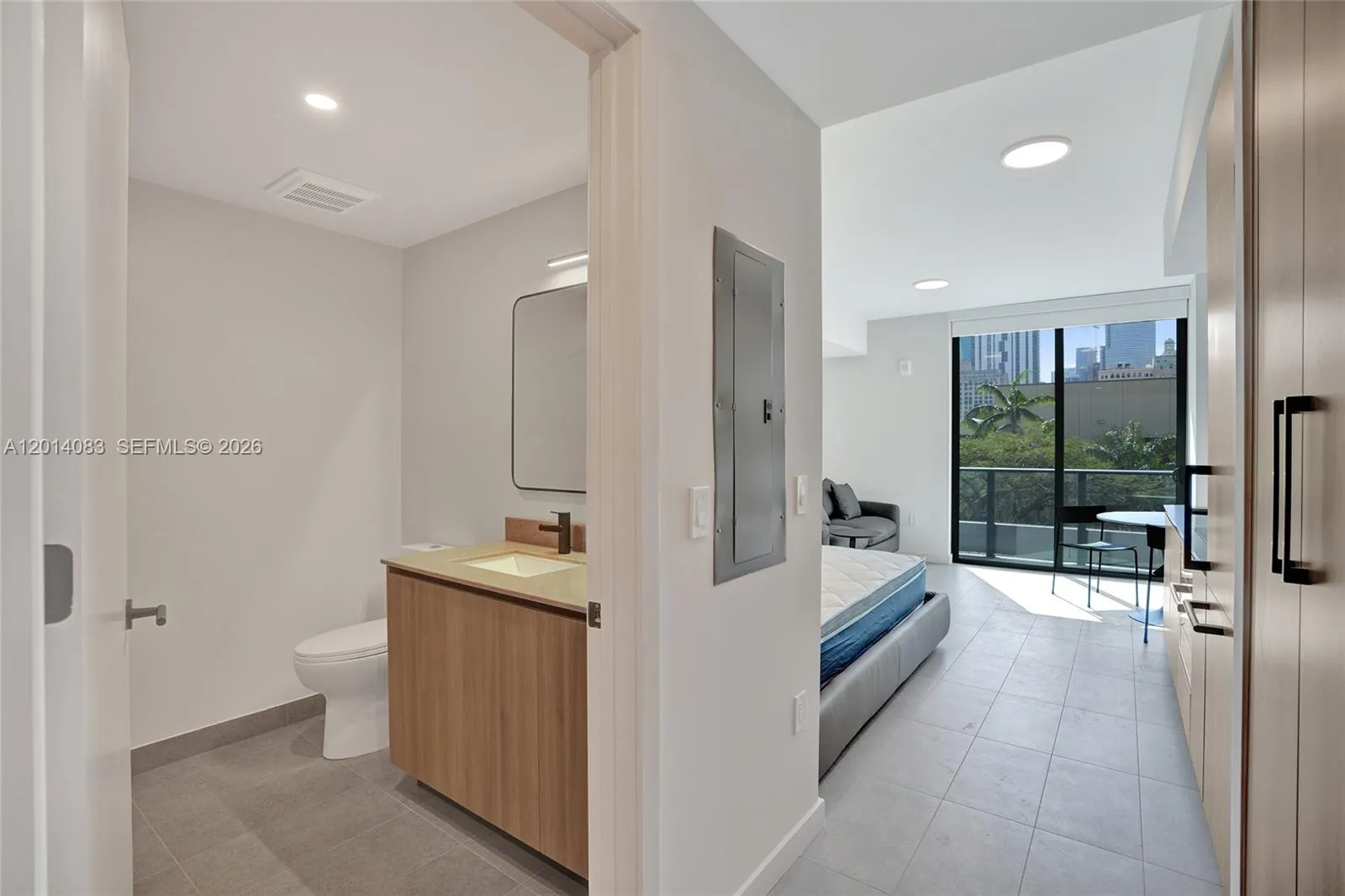 121 NE 5th Street # 401B, Miami FL 33132