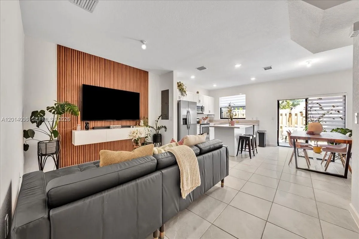 21059 NE 8th Ave # 0, Miami FL 33179