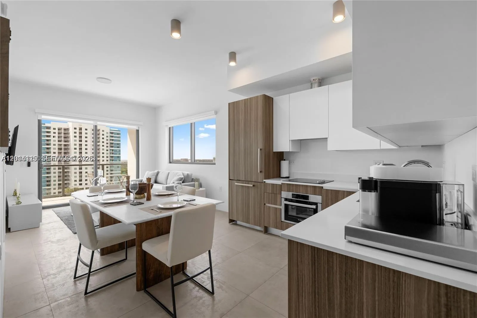 239 SW 9th St # 1502, Miami FL 33130