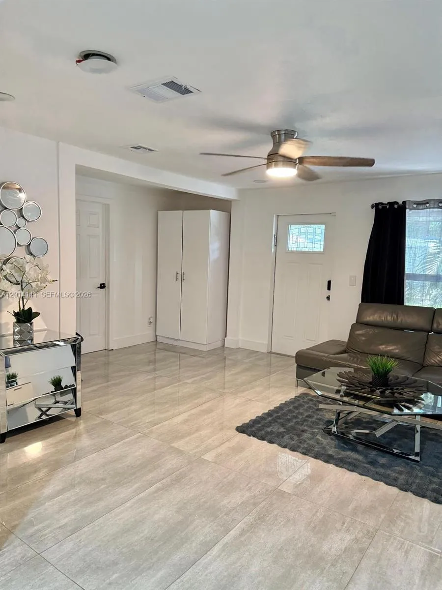 5737 Freedom St, Hollywood FL 33021