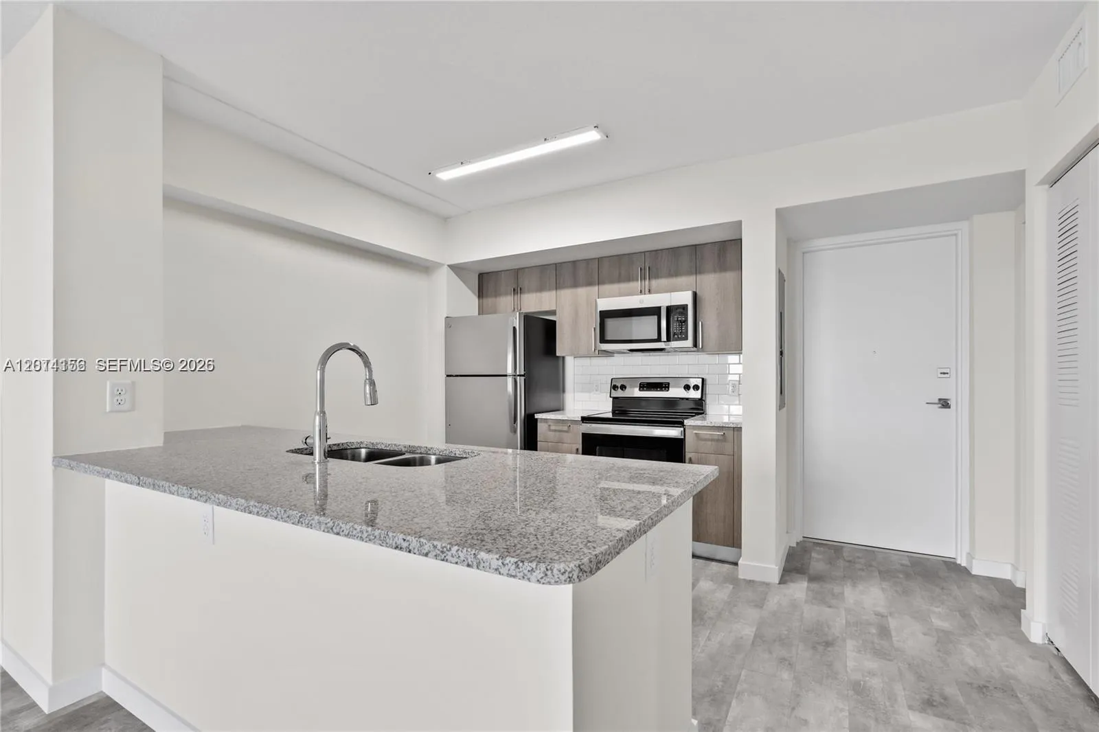 400 NW 112th Ave # 828, Sweetwater FL 33172