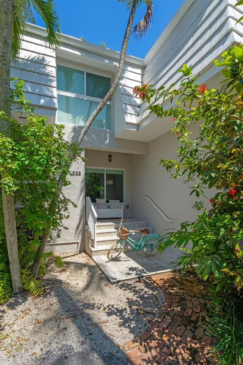 232 Sea View Dr # 108, Key Biscayne FL 33149