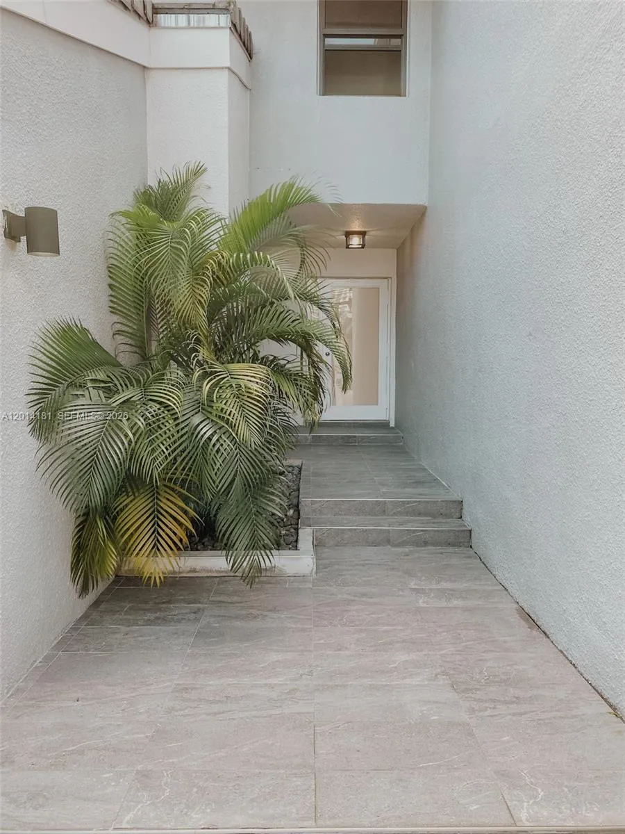 316 Poinciana Dr # 808, Sunny Isles Beach FL 33160