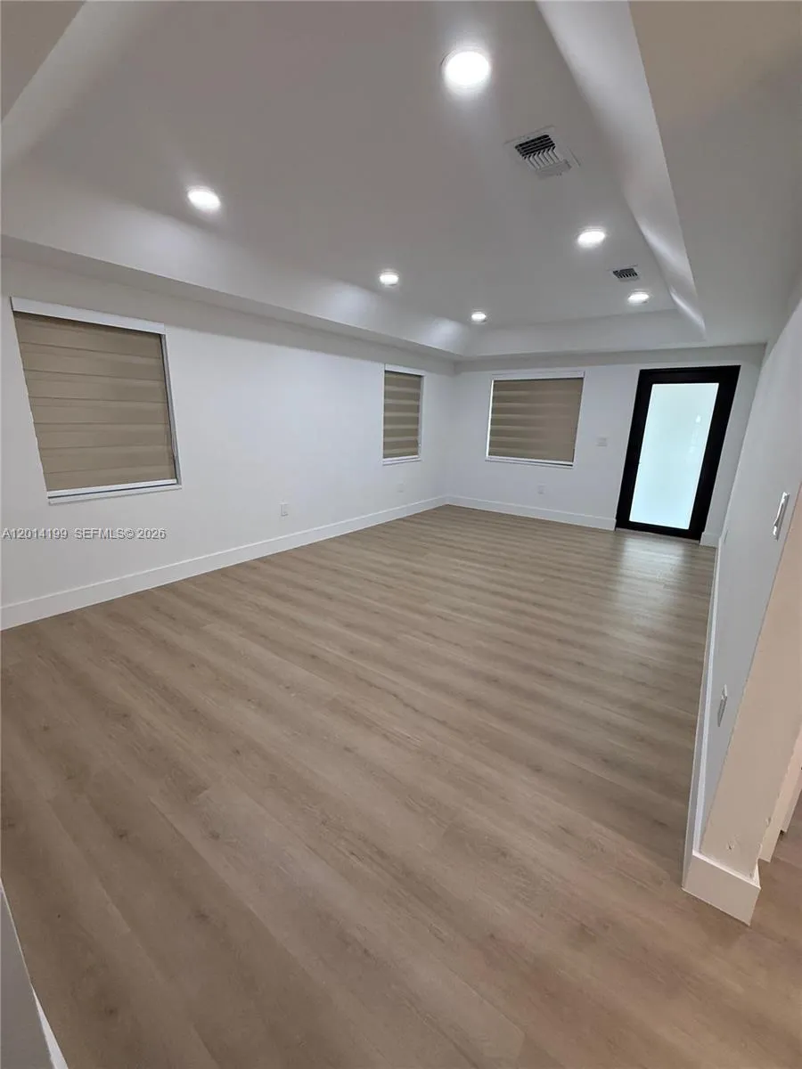 2951 NW 57th St, Miami FL 33142