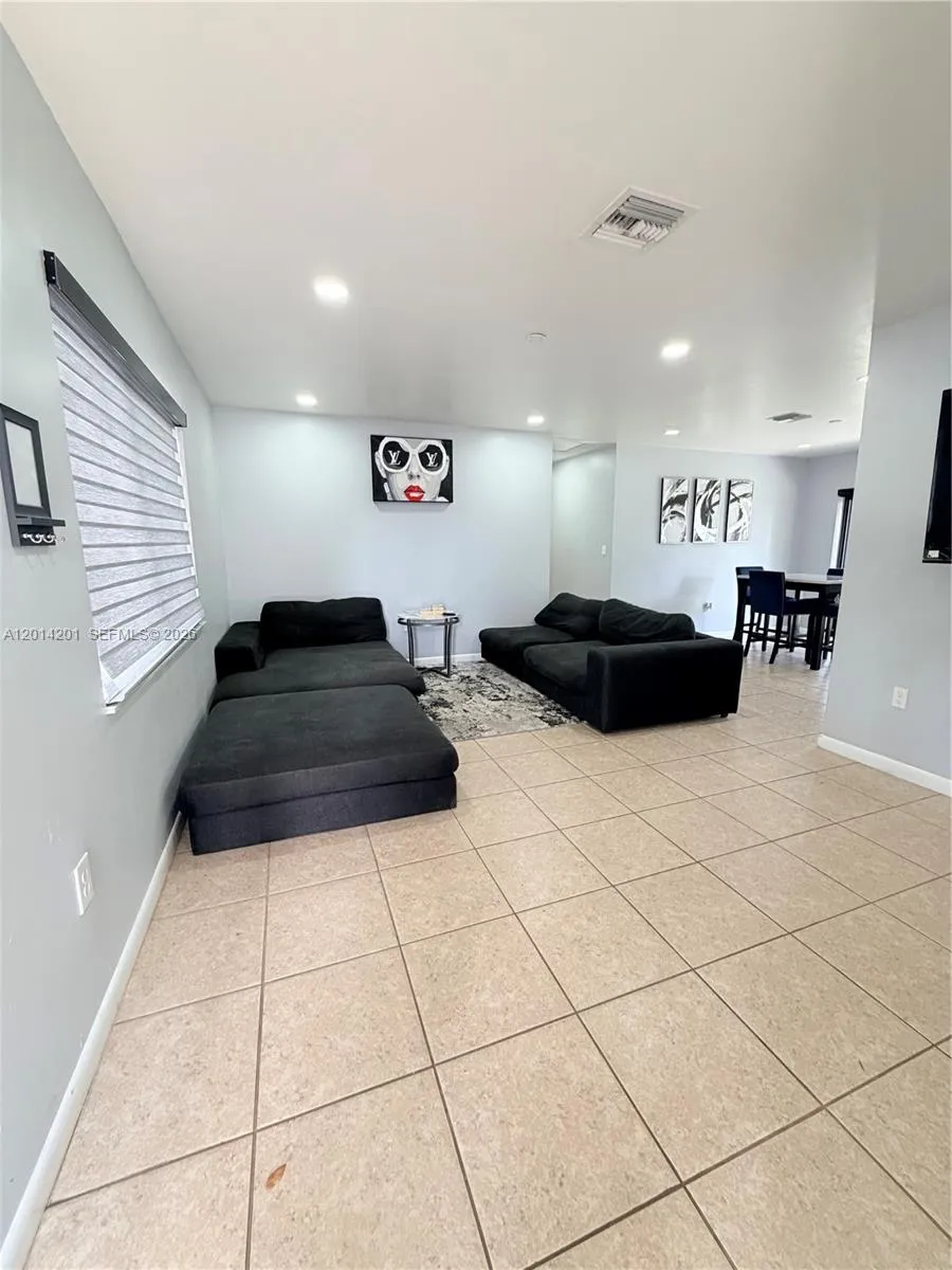 1410 NW 199TH St, Miami Gardens FL 33169