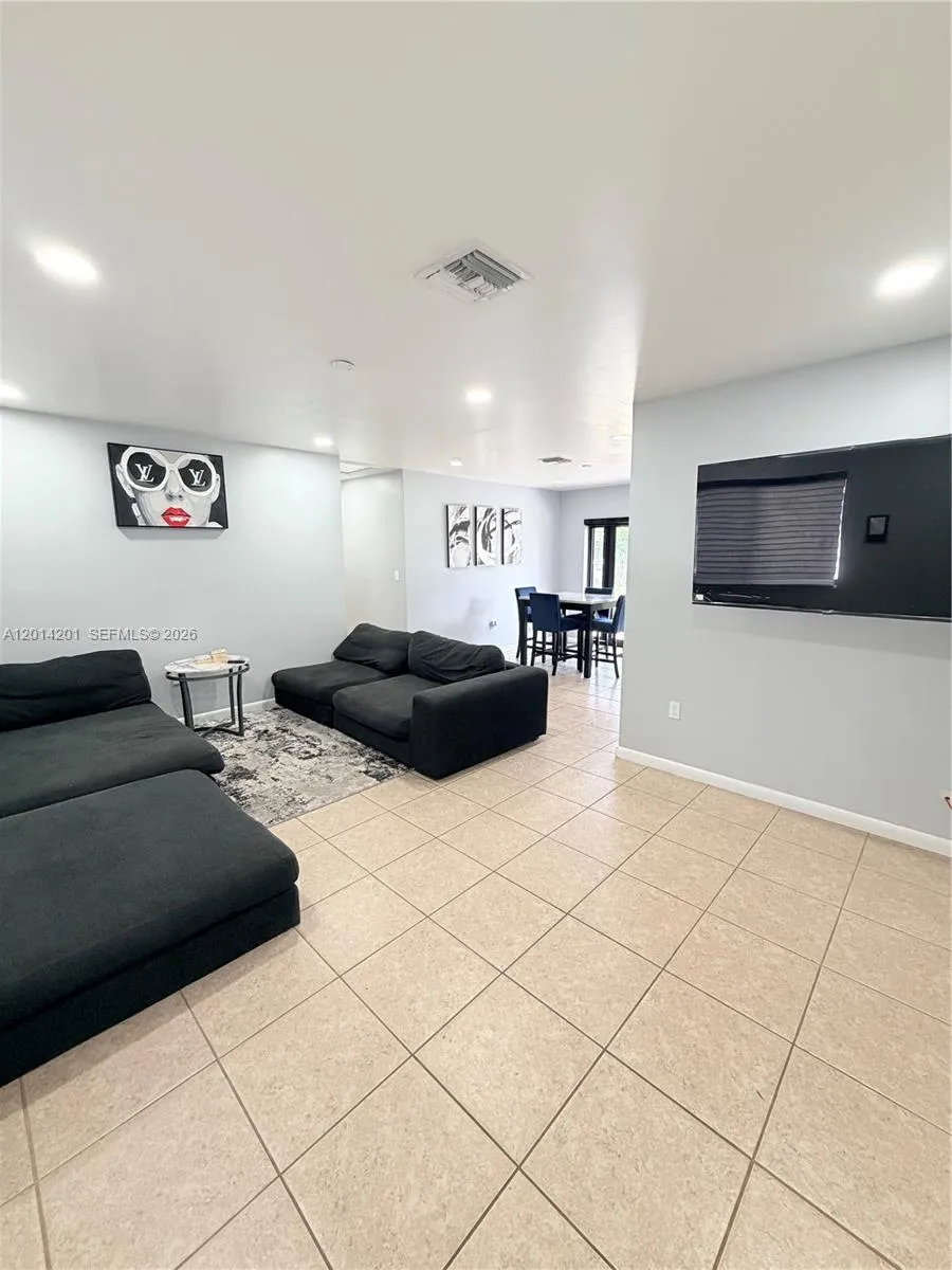 1410 NW 199TH St, Miami Gardens FL 33169