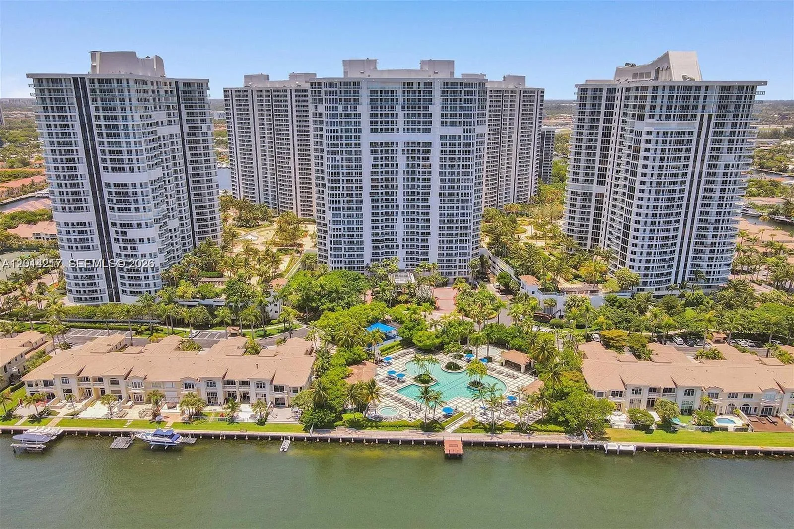 21050 Point Pl # 302, Aventura FL 33180