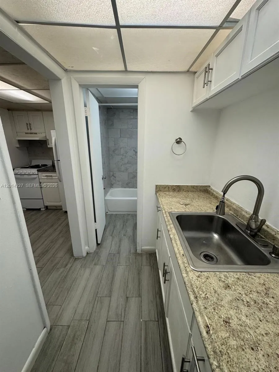 7010 NW 186th St # 102A, Hialeah FL 33015