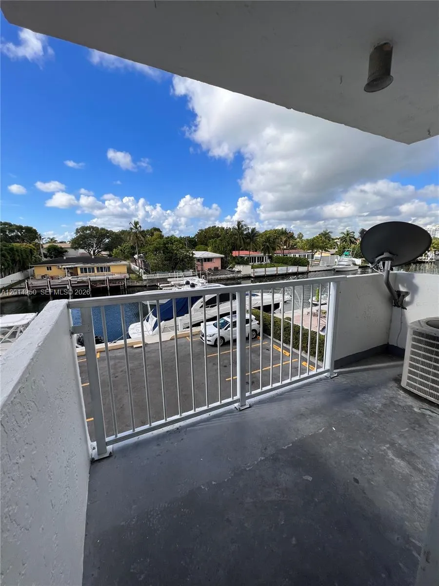 2020 NE 135th St # 309, North Miami FL 33181