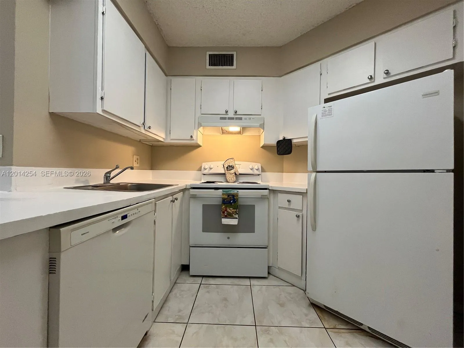 212 Lake Pointe Dr # 209, Oakland Park FL 33309