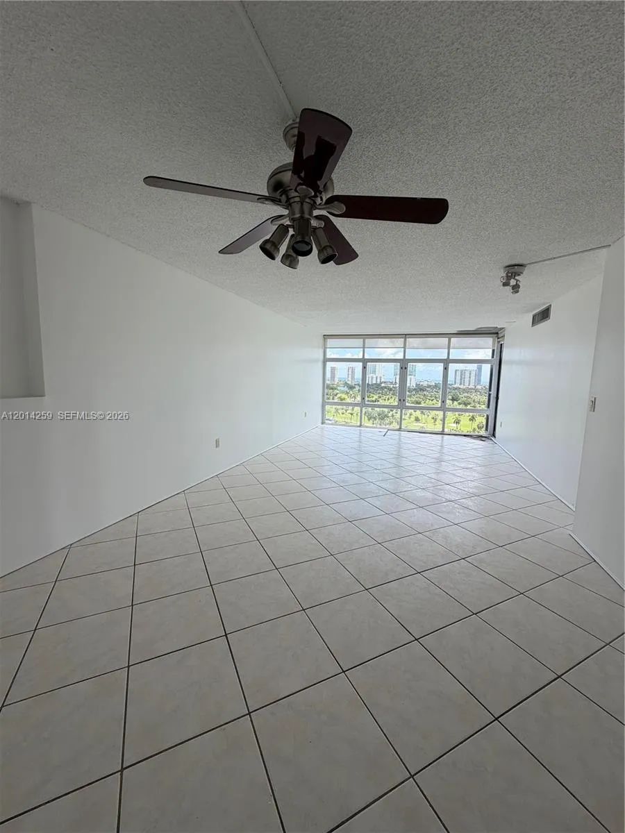 20100 W Country Club Dr # 1606, Aventura FL 33180