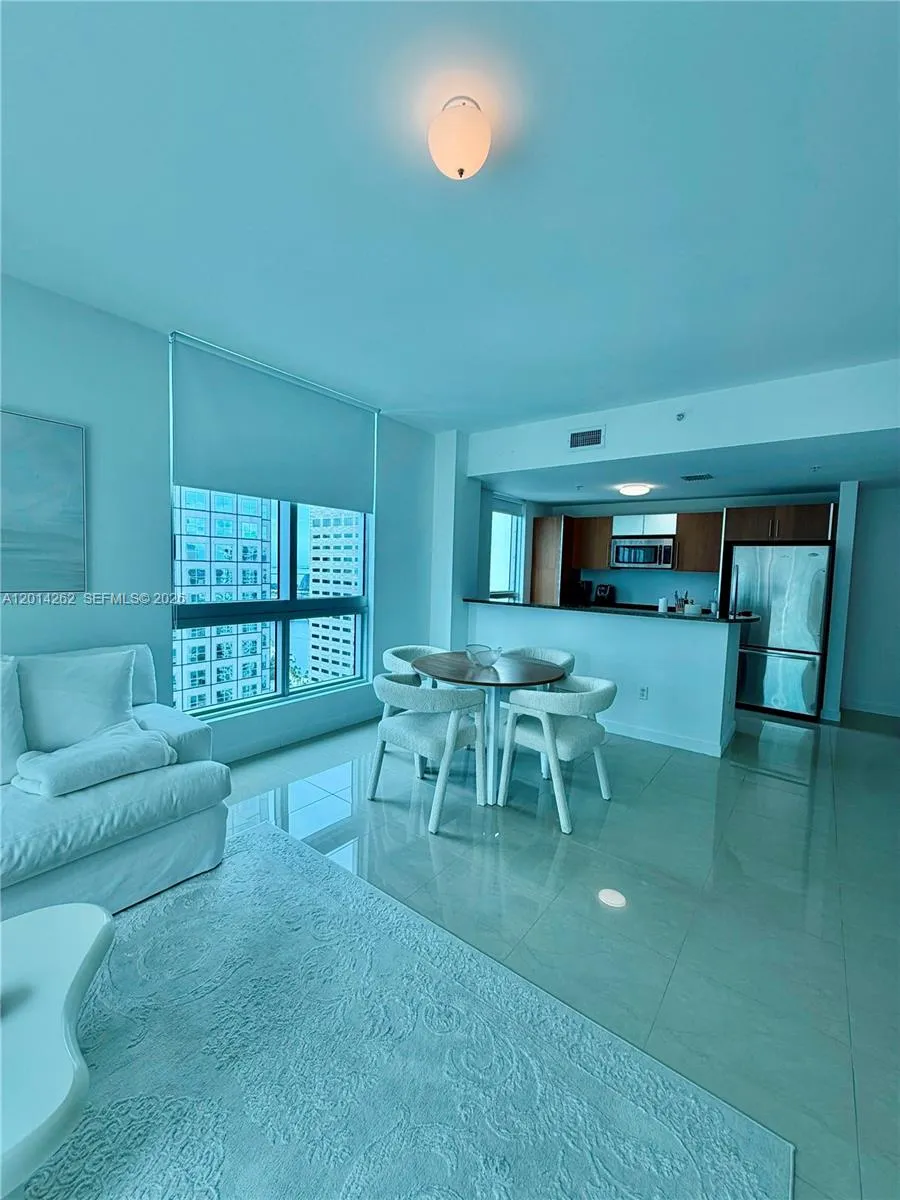 300 S Biscayne Blvd # 3701, Miami FL 33131