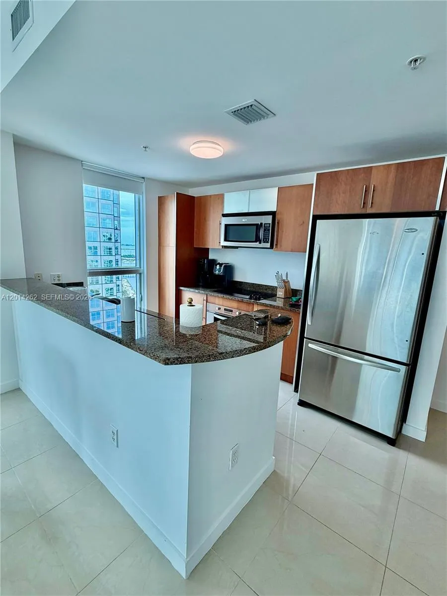 300 S Biscayne Blvd # 3701, Miami FL 33131
