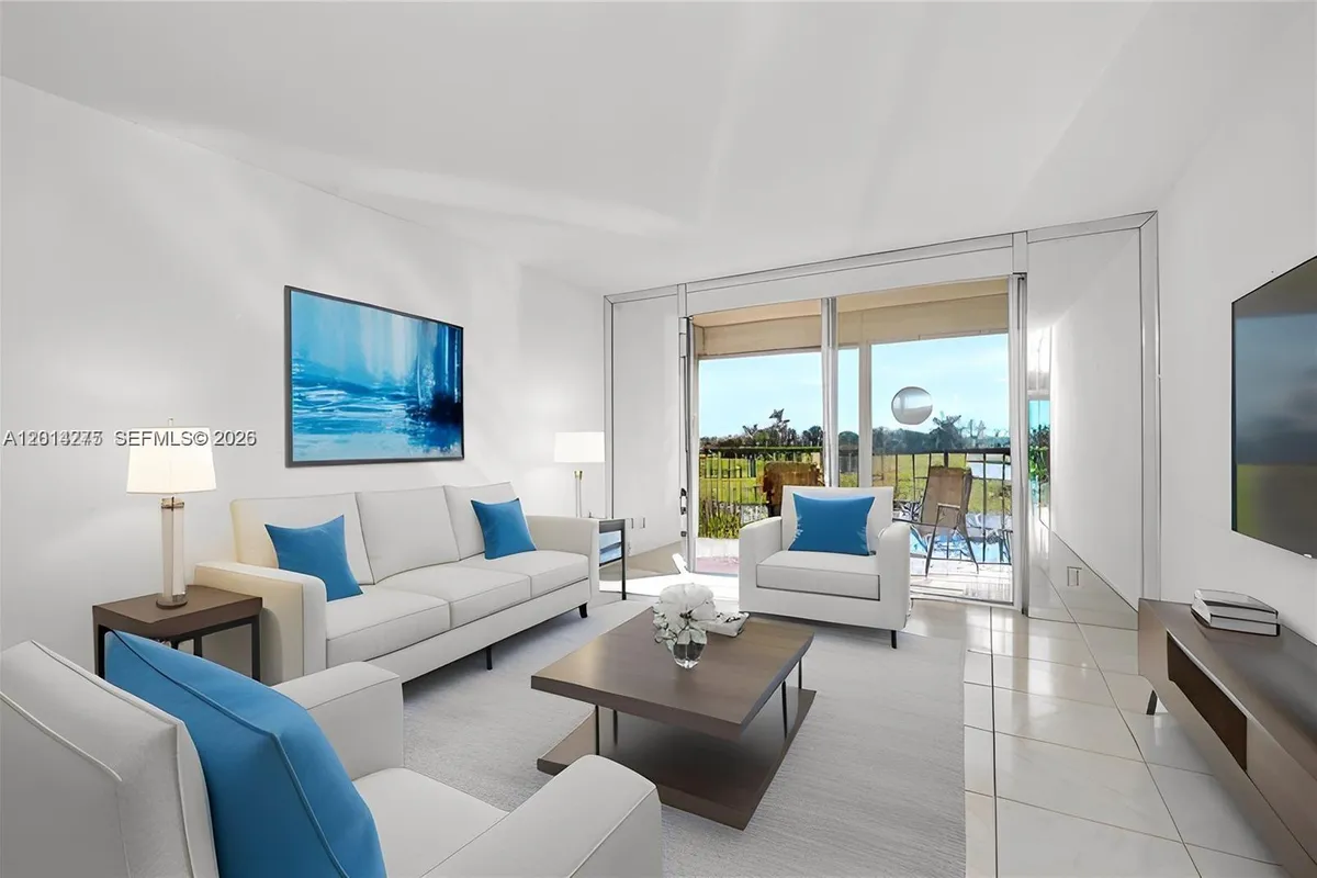 8900 Washington # 411, Pembroke Pines FL 33025