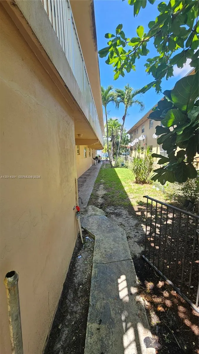 1524 SW 5th Pl # B, Fort Lauderdale FL 33312