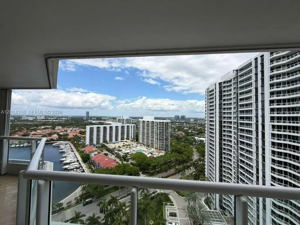 21055 Yacht Club Dr # 2403, Aventura FL 33180