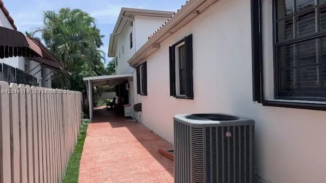 3230 SW 4th St, Miami FL 33135
