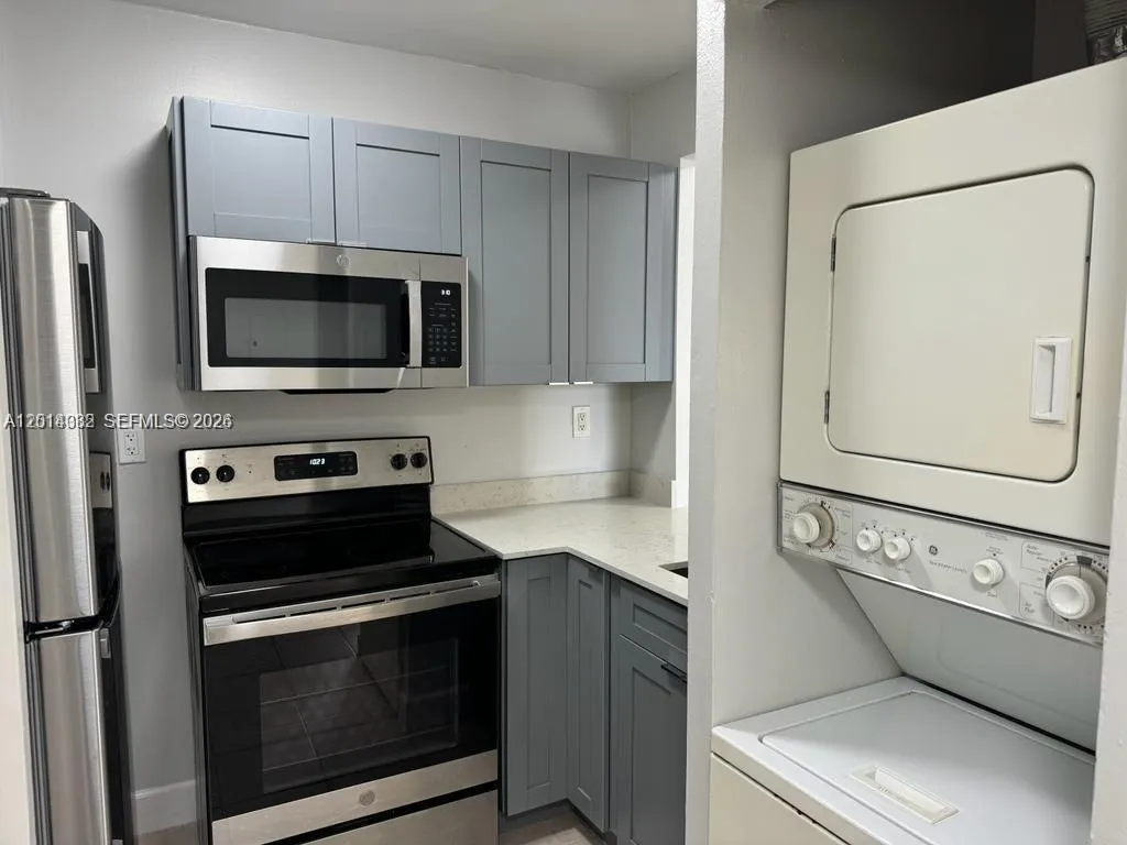 8185 NW 7th St # 205, Miami FL 33126