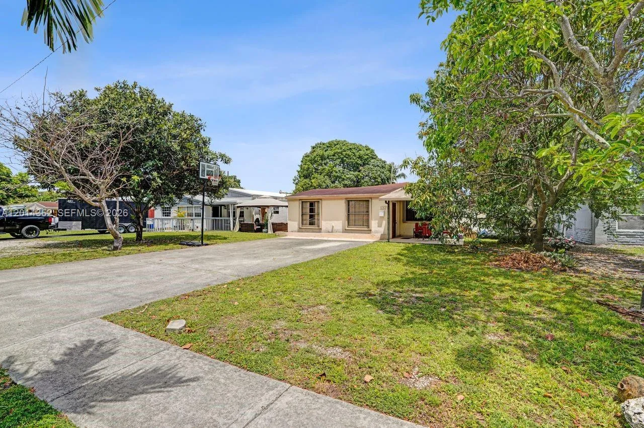 1379 NE 177th St, North Miami Beach FL 33162