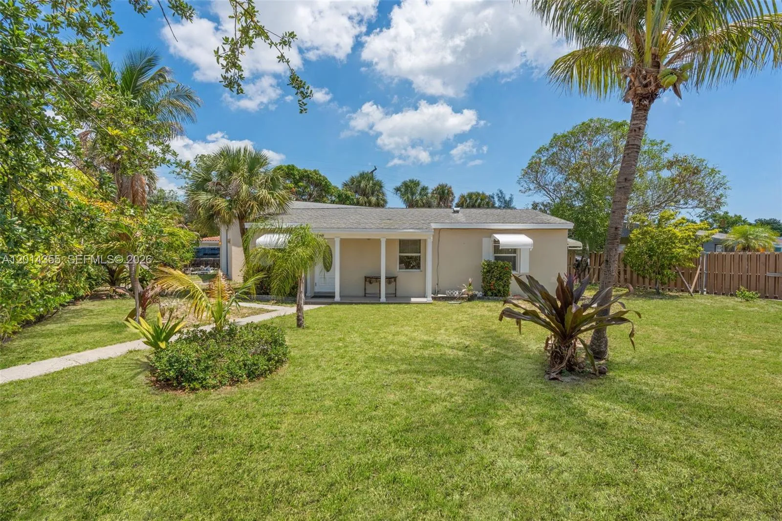 376 W 14th St, Riviera Beach FL 33404