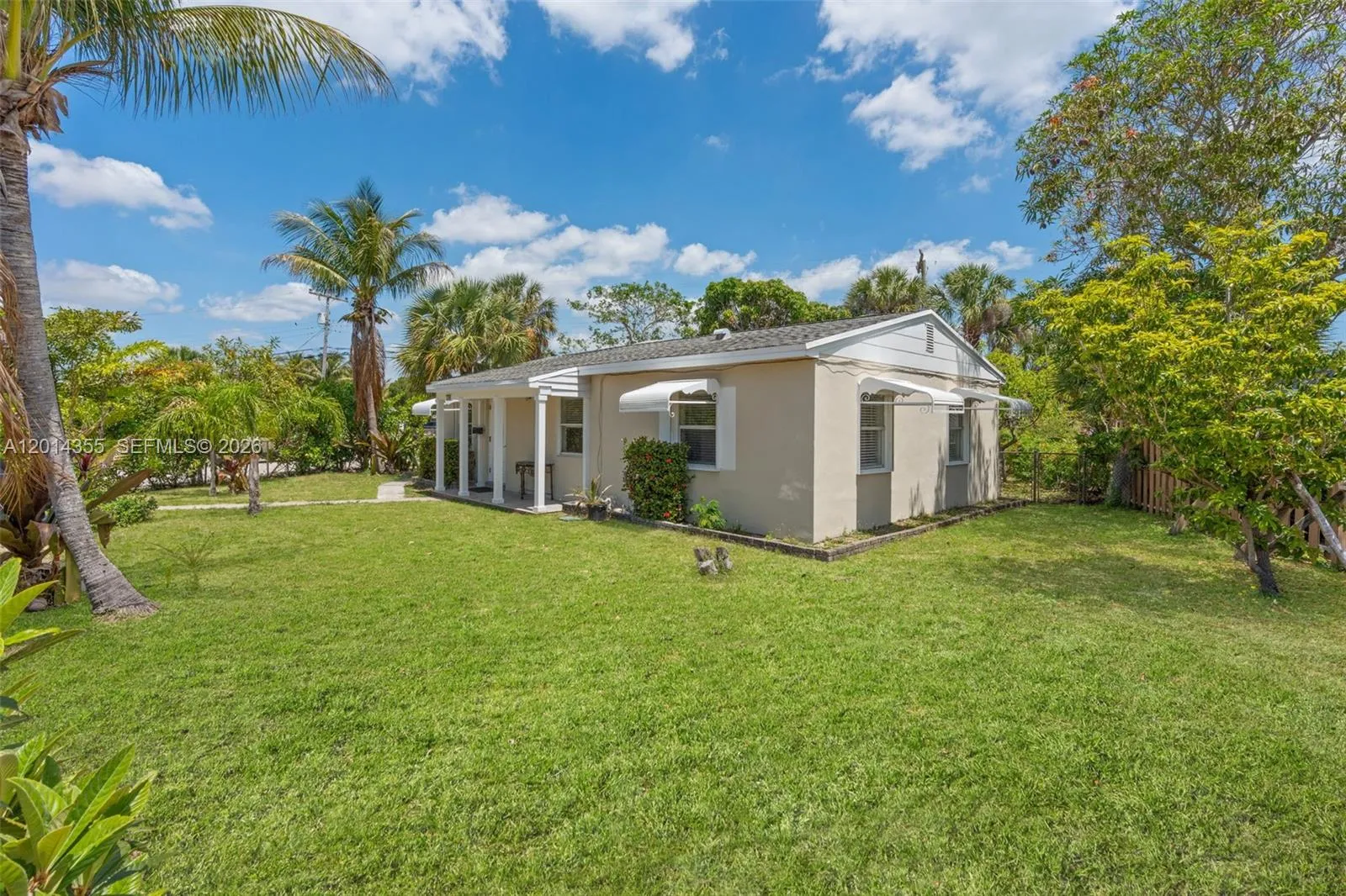 376 W 14th St, Riviera Beach FL 33404