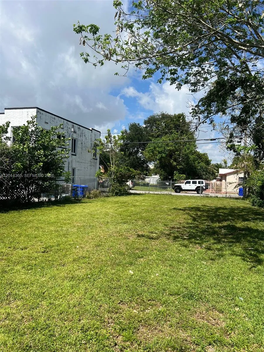 3033 NW 8th Ave, Miami FL 33127