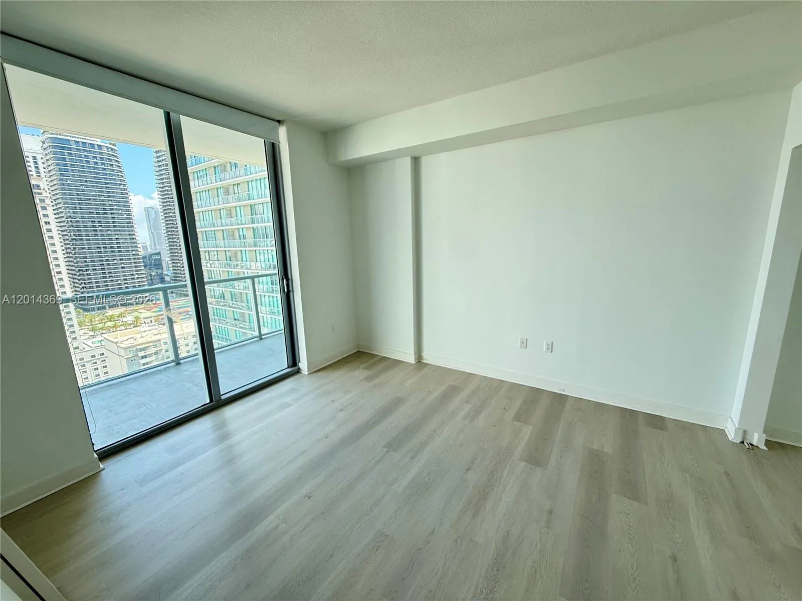 79 SW 12 ST # 2912, Miami FL 33130