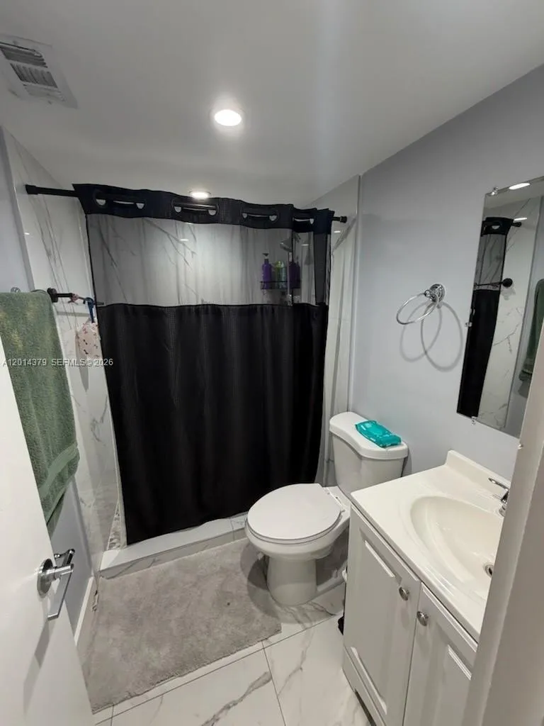 5033 NW 7th St # 209, Miami FL 33126