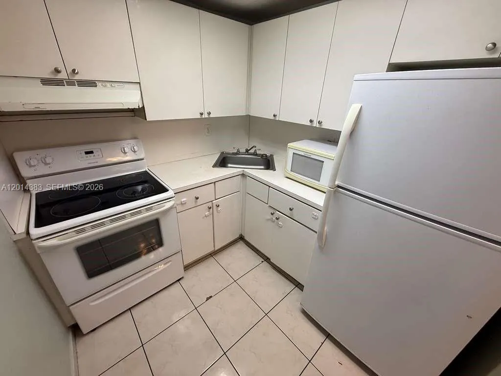 606 W 81st St # 316, Hialeah FL 33014