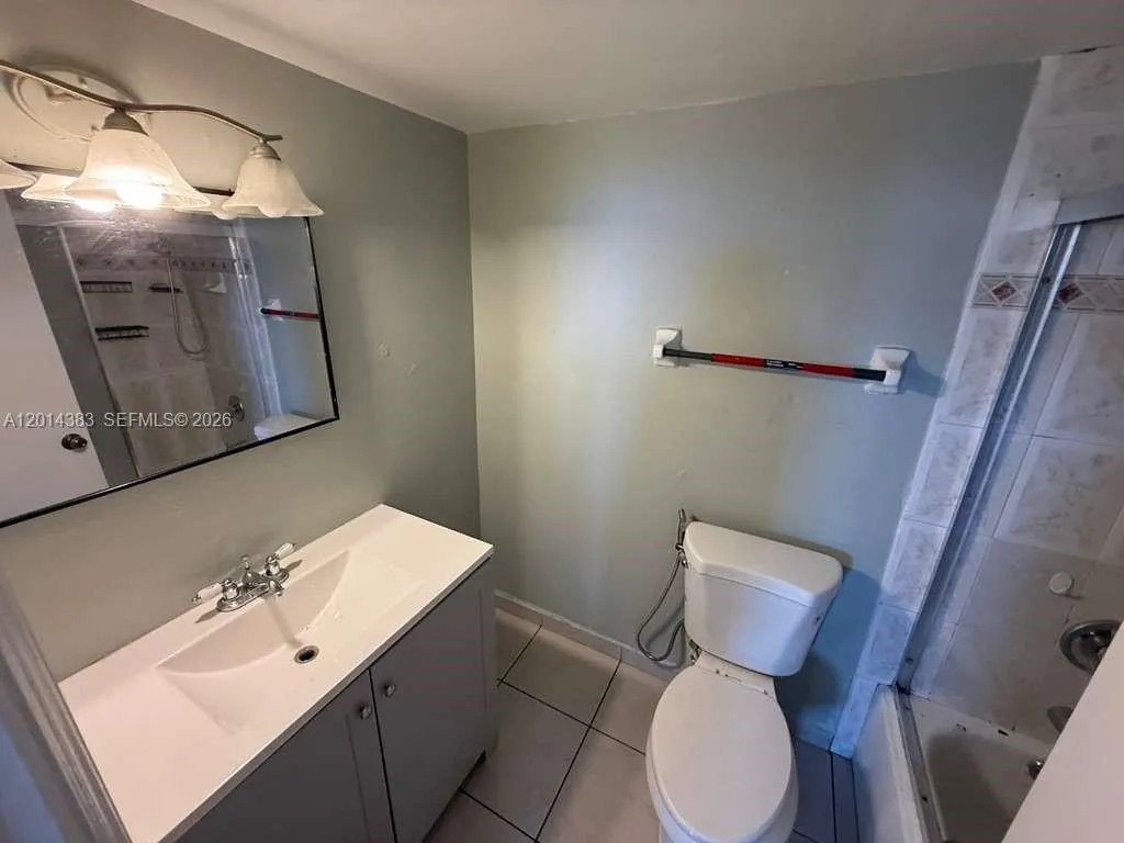 606 W 81st St # 316, Hialeah FL 33014