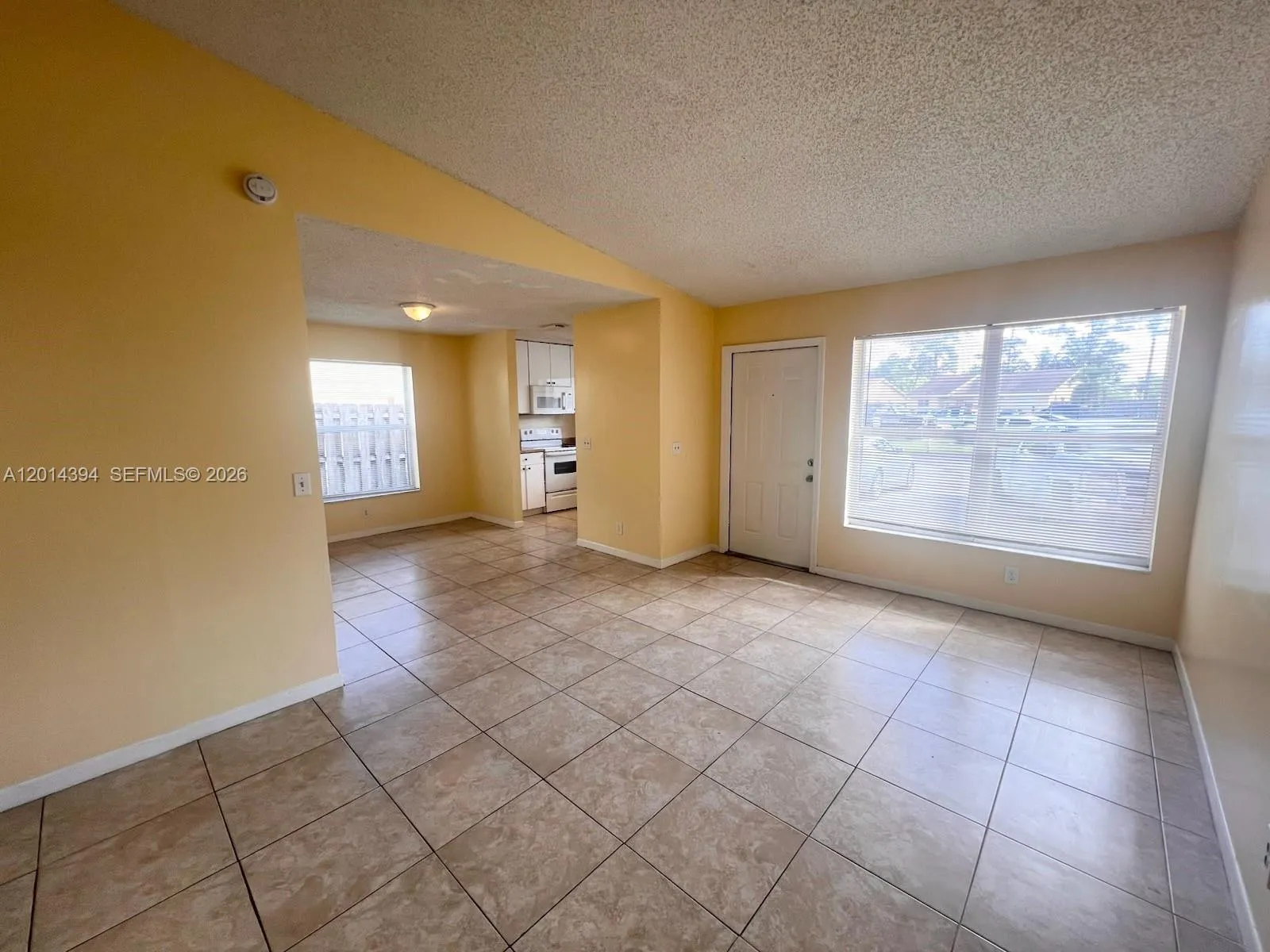 3737 Mil Lake Cir # 3737, Green Acres FL 33463