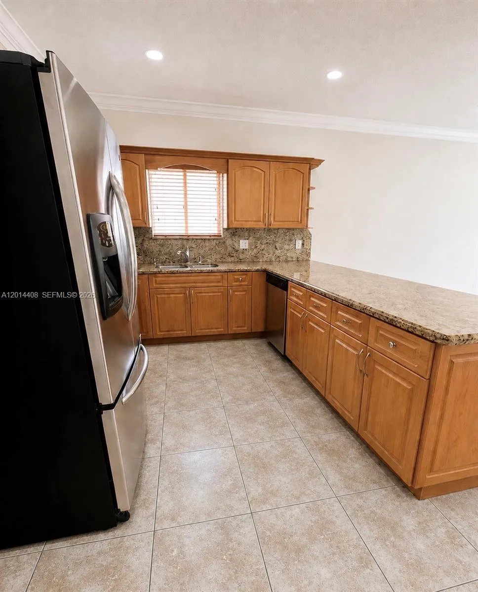 16347 NW 88th Pl, Miami Lakes FL 33018