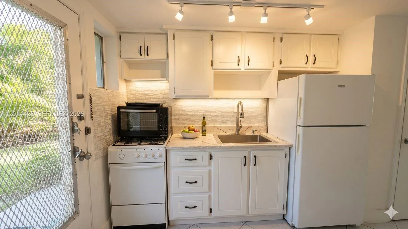 6490 Collins Ave # 14, Miami Beach FL 33141