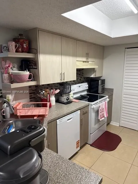 5025 Wiles Rd # 105, Coconut Creek FL 33073