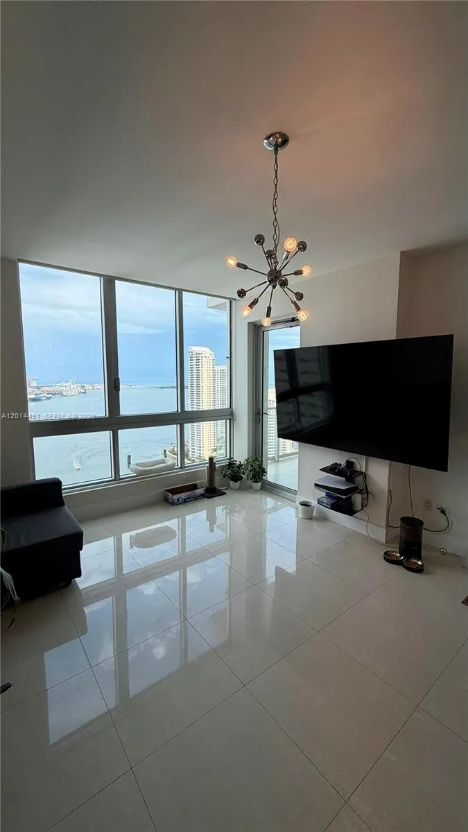 300 S Biscayne Blvd # 3212, Miami FL 33131