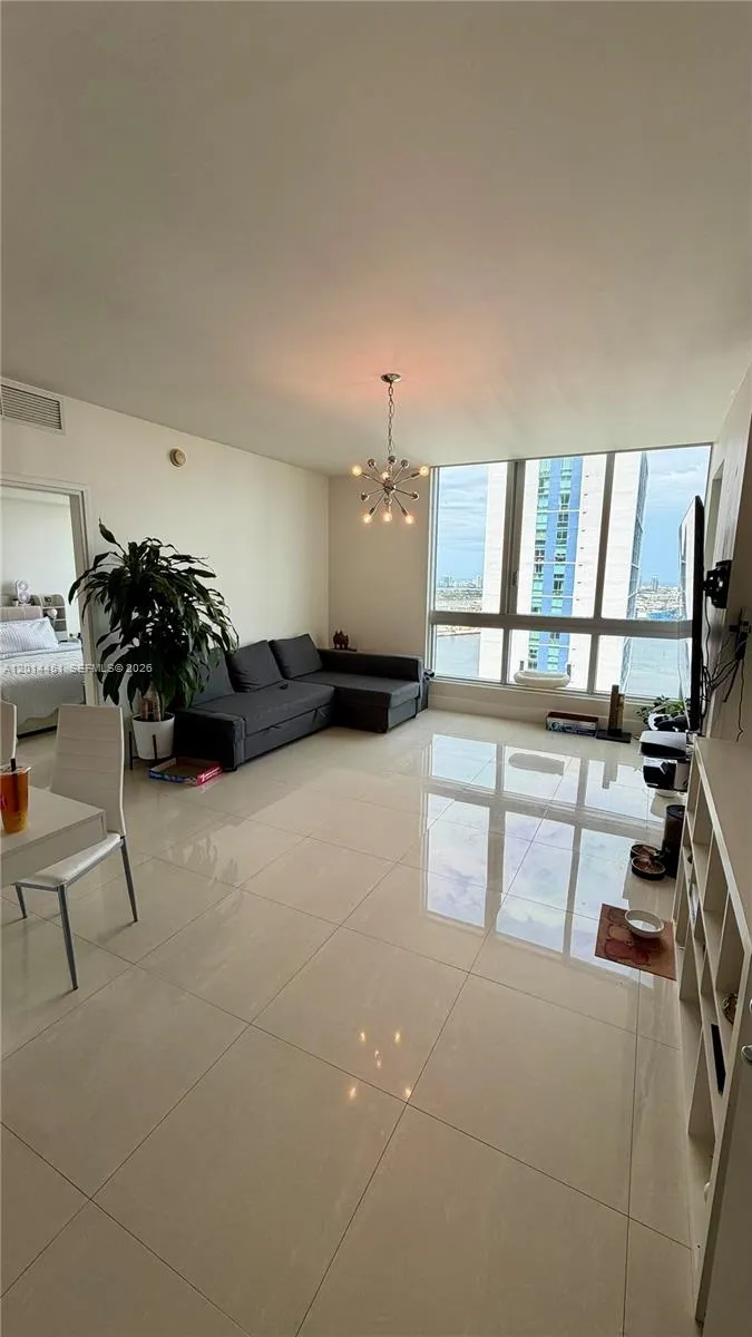 300 S Biscayne Blvd # 3212, Miami FL 33131