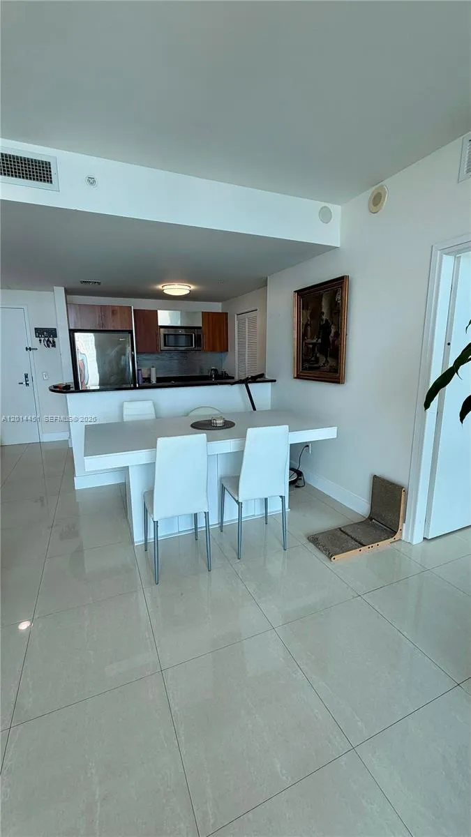 300 S Biscayne Blvd # 3212, Miami FL 33131