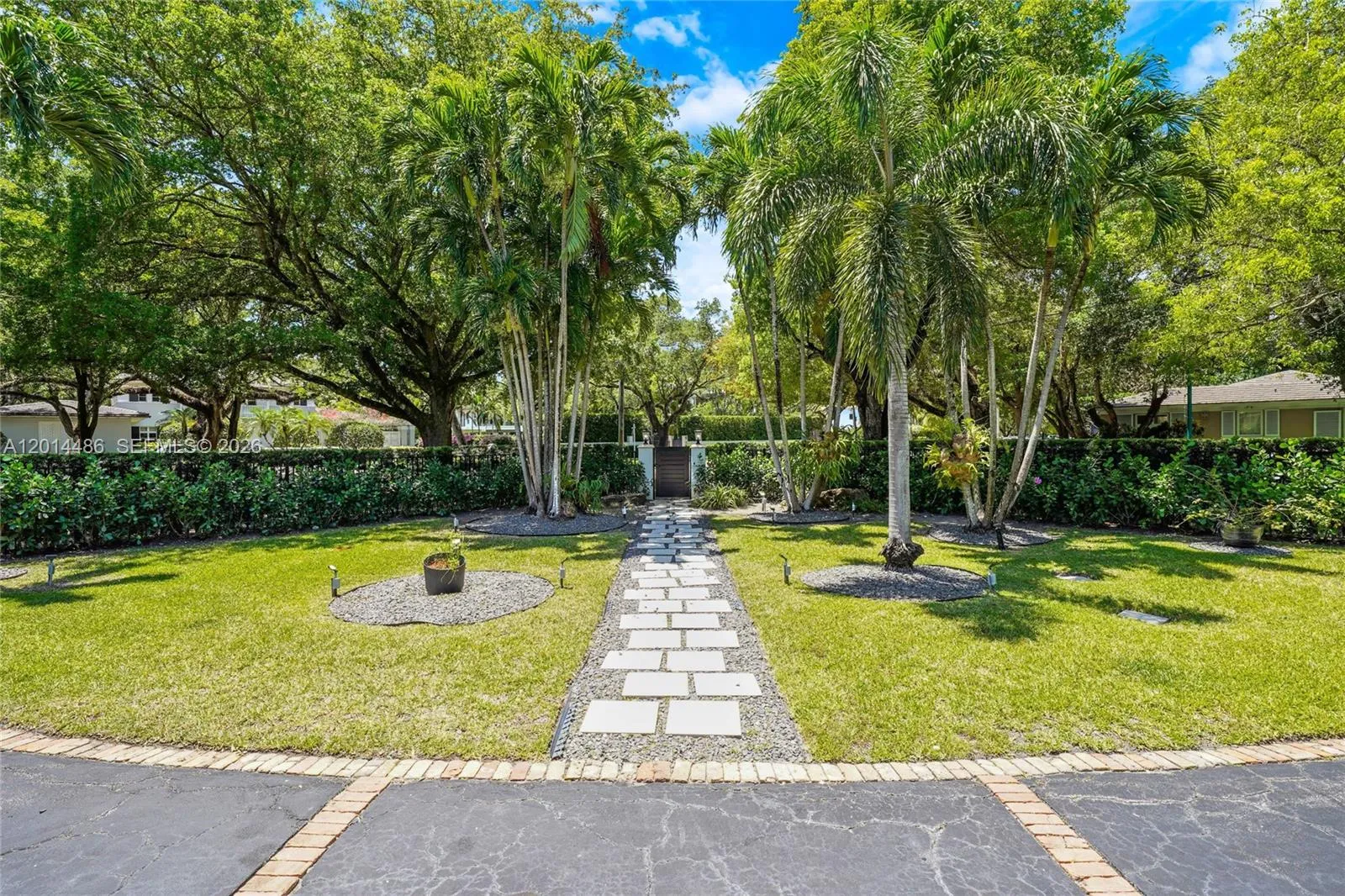711 Sunset Dr, Coral Gables FL 33143