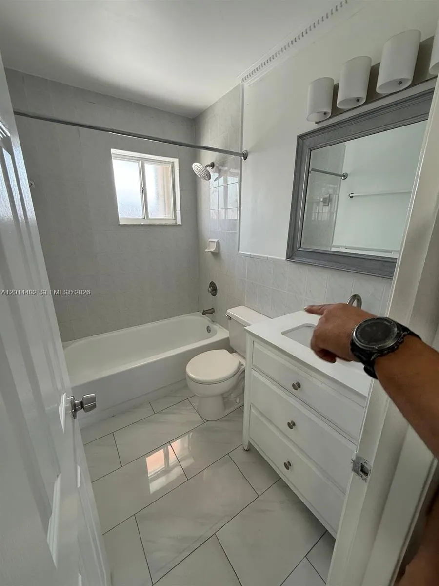 2212 W 74th St # 28, Hialeah FL 33016