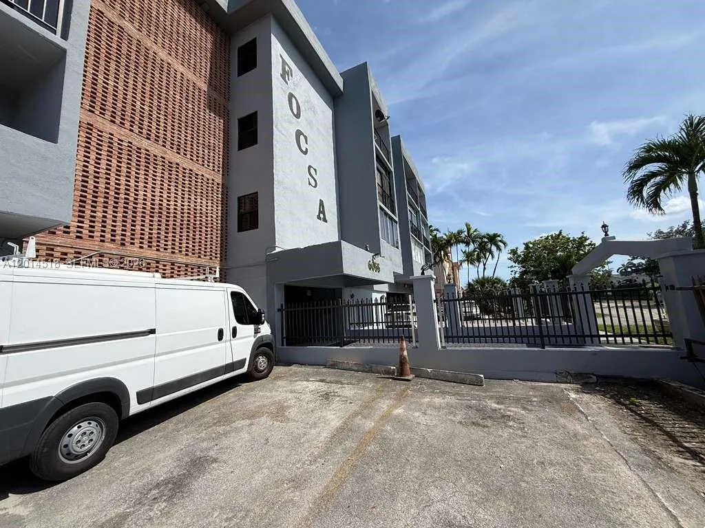6055 W 19th Ave # 215, Hialeah FL 33012