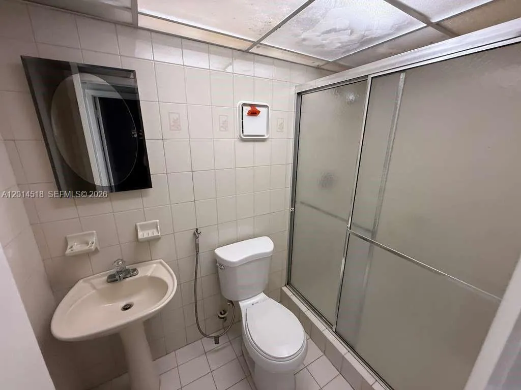 6055 W 19th Ave # 215, Hialeah FL 33012
