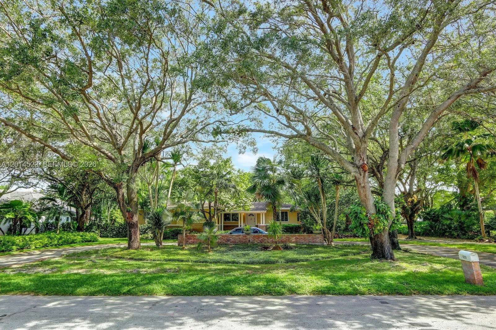 6255 SW 92nd St, Pinecrest FL 33156