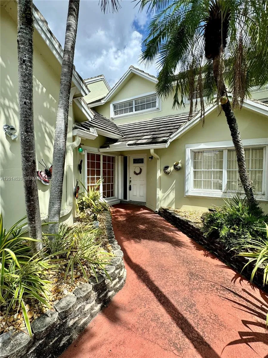 4745 NW 98th Pl, Doral FL 33178