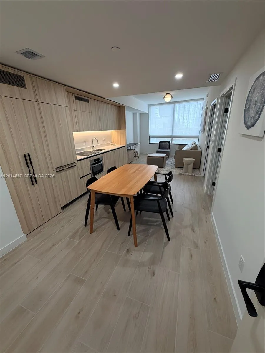 225 N Miami av # 907, Miami FL 33128