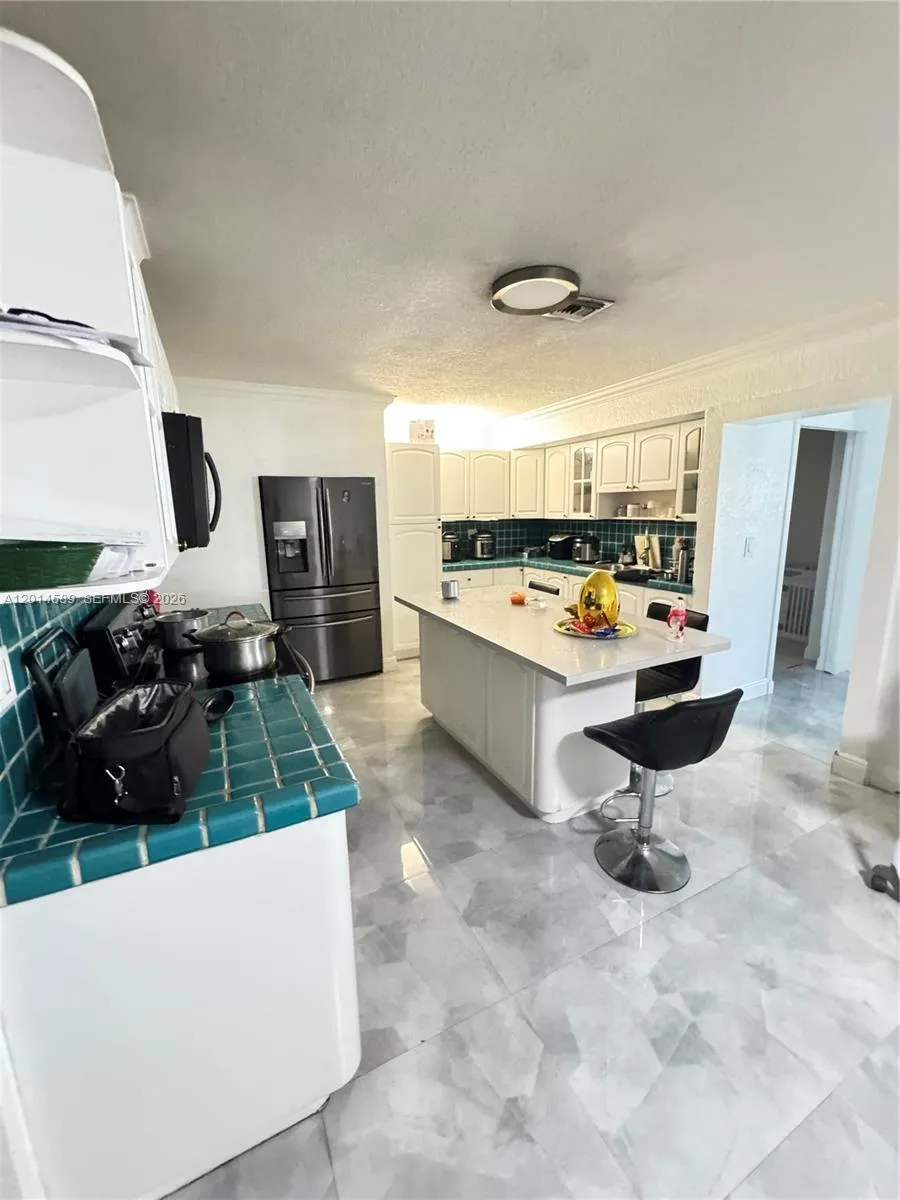 1314 W 77th St, Hialeah FL 33014