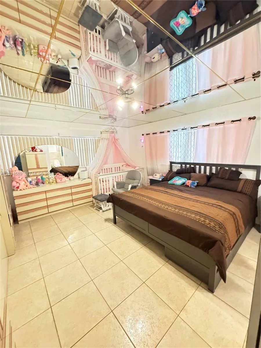 1314 W 77th St, Hialeah FL 33014