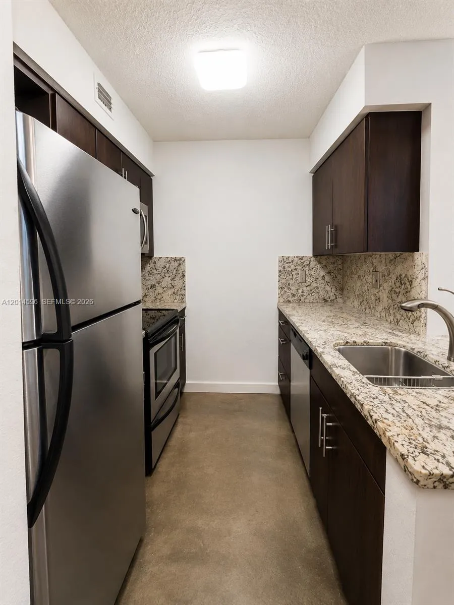 2890 N Oakland Forest Dr # 203, Oakland Park FL 33309