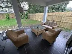613 NW 10th St, Hallandale Beach FL 33009